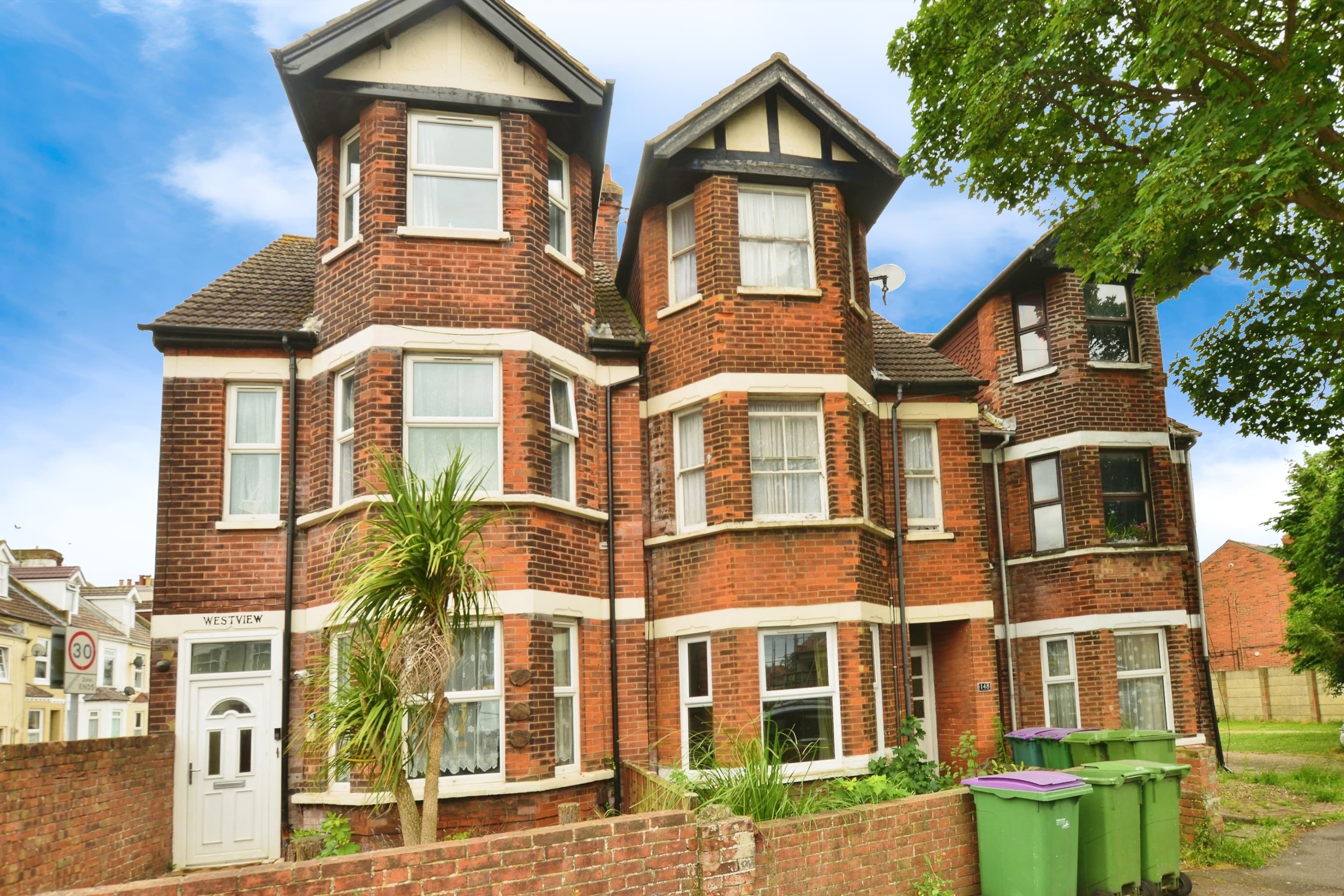 2 bed flat in Folkestone, Folkestone