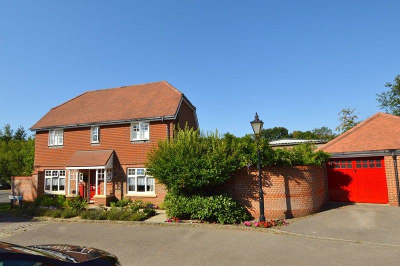 3 bed detached in Brook