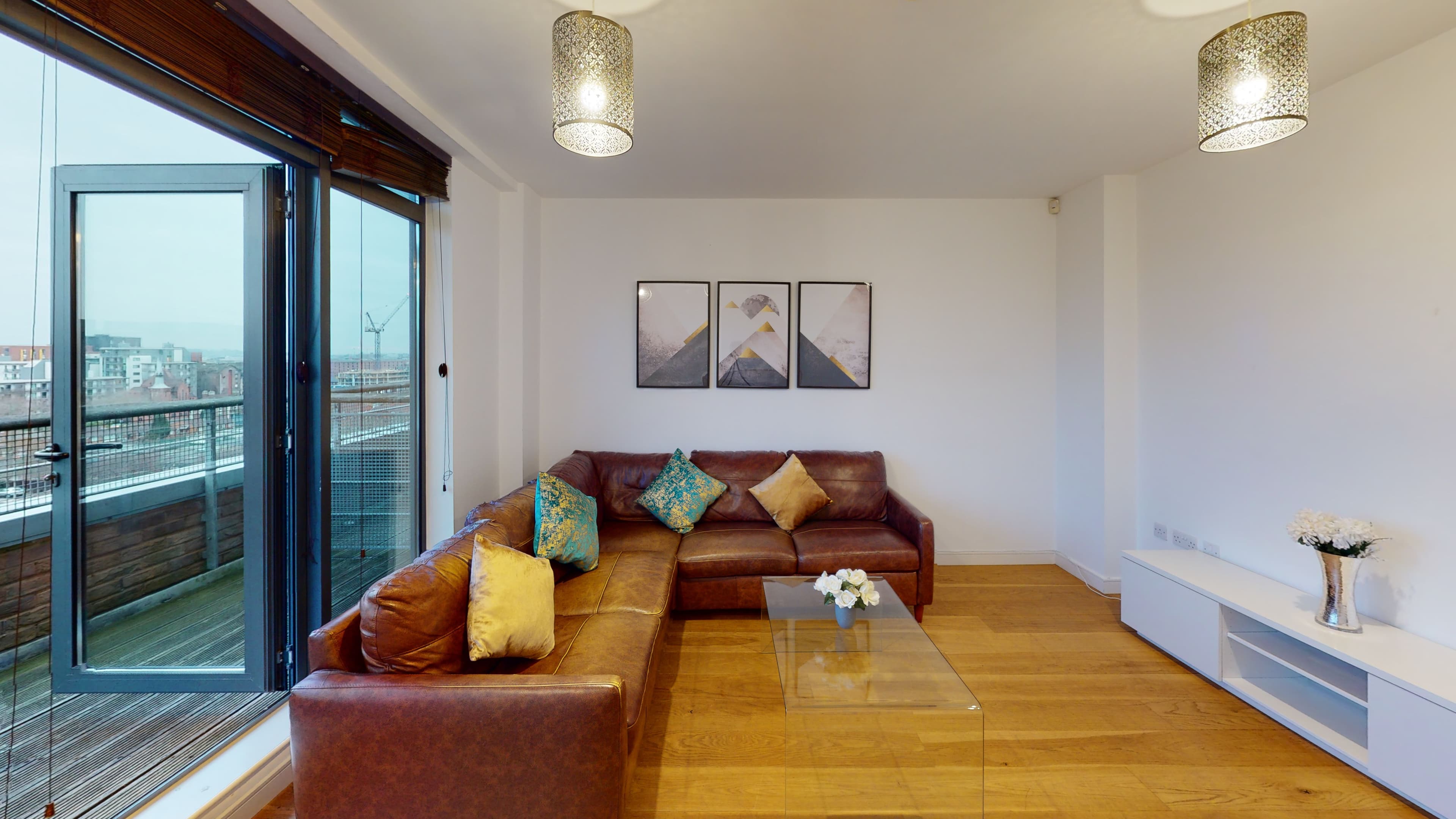 2 bed flat in Merseyside