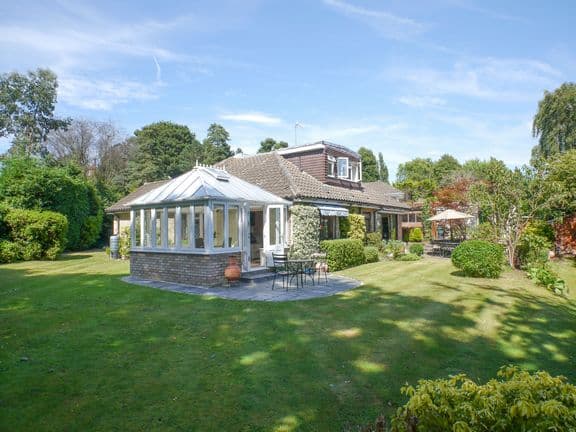 4 bed detached in Cobham