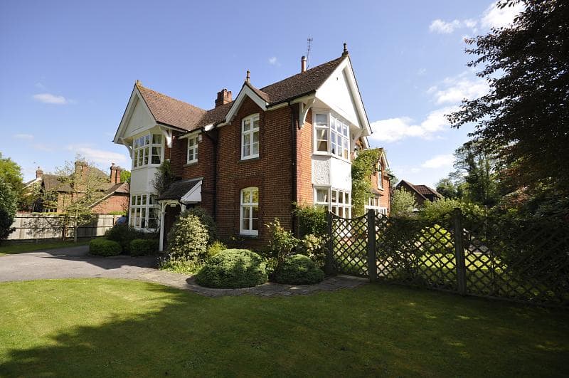 3 bed detached in Burstow