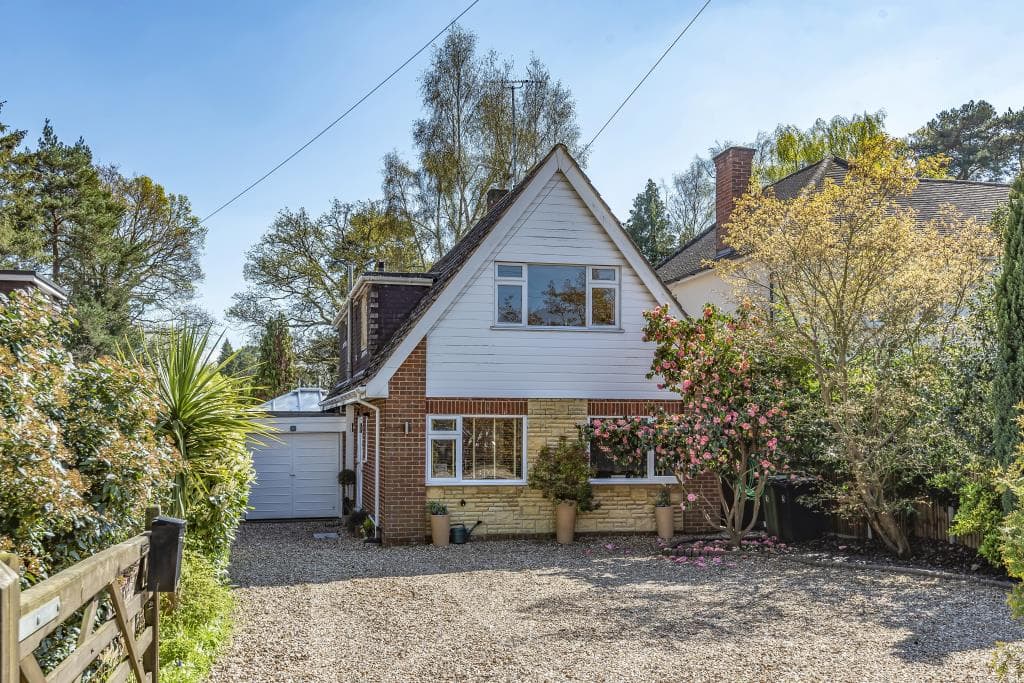 4 bed detached in Lightwater