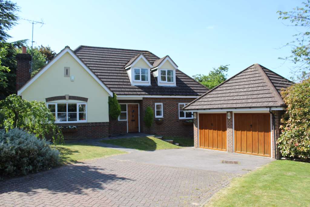 3 bed detached in Epsom Downs