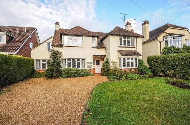 4 bed detached in Badshot Lea