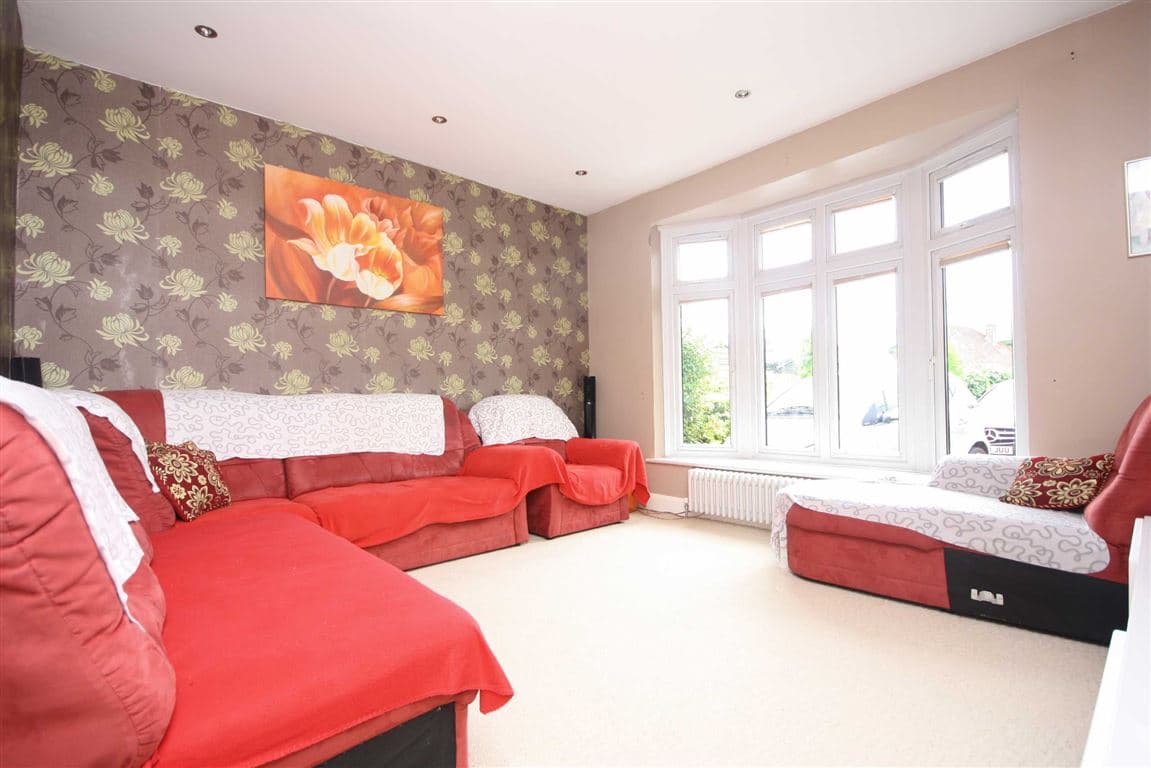 4 bed detached in Chessington