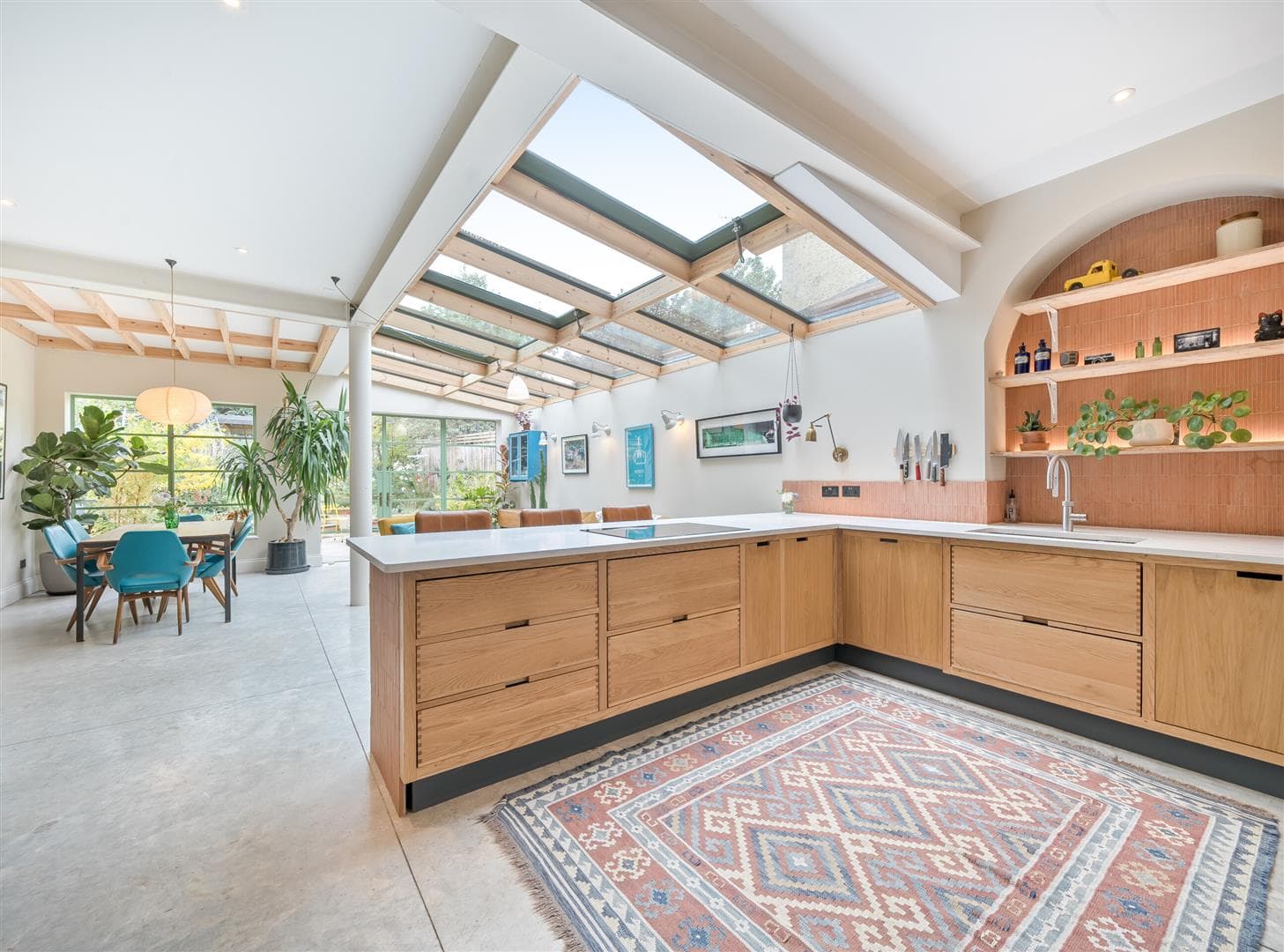 4 bed detached in College Hill