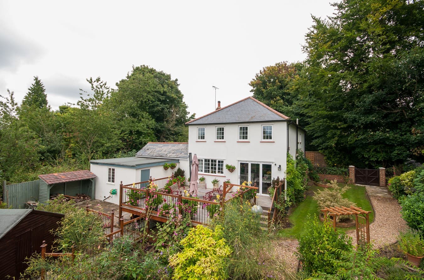 4 bed cottage in Headley