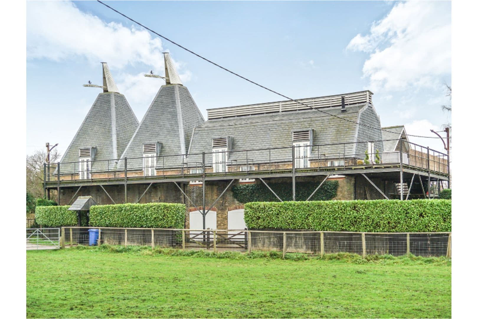 4 bed oast house in Bapchild
