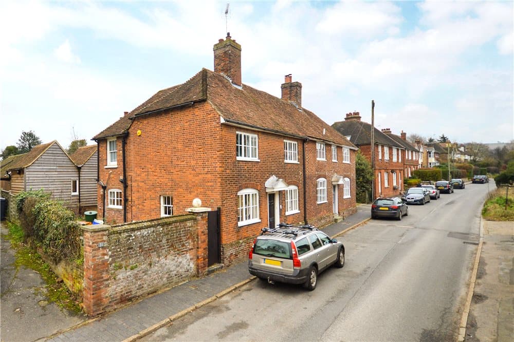 4 bed detached in Aldington