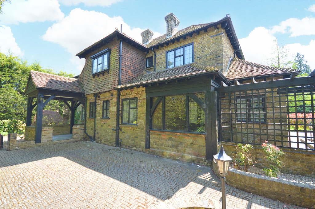 4 bed detached in Boxhill