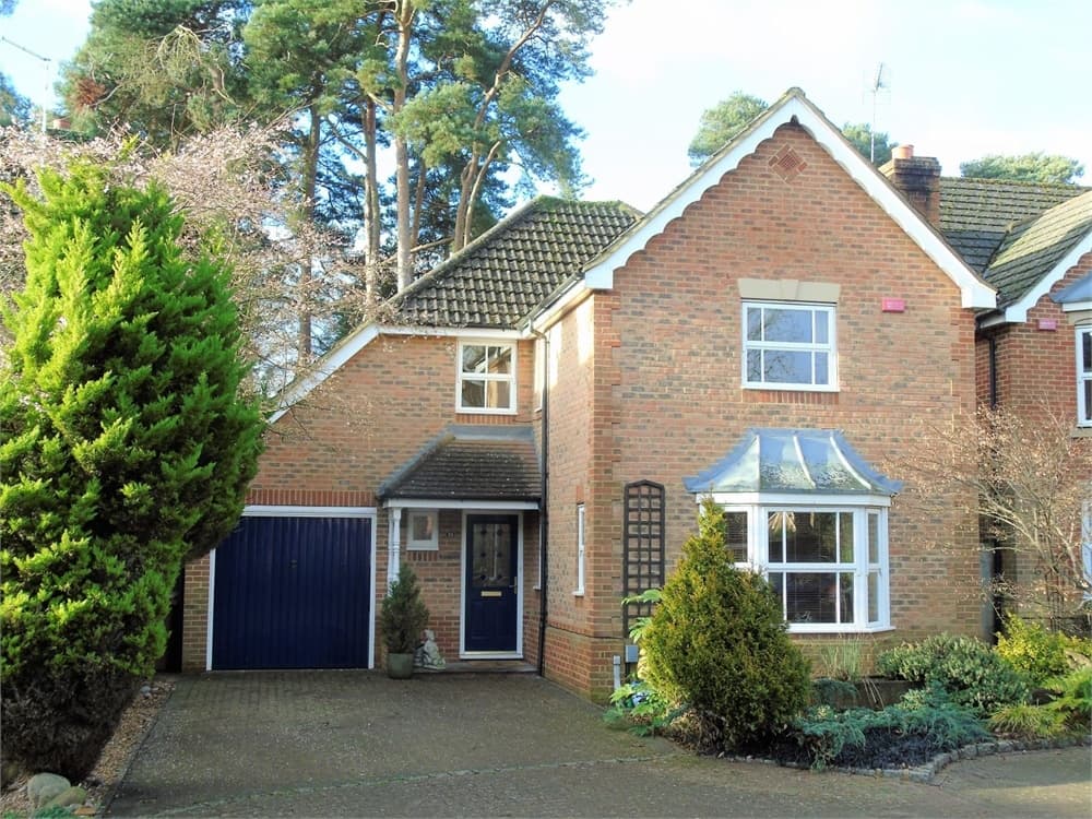 2 bed detached in Camberley