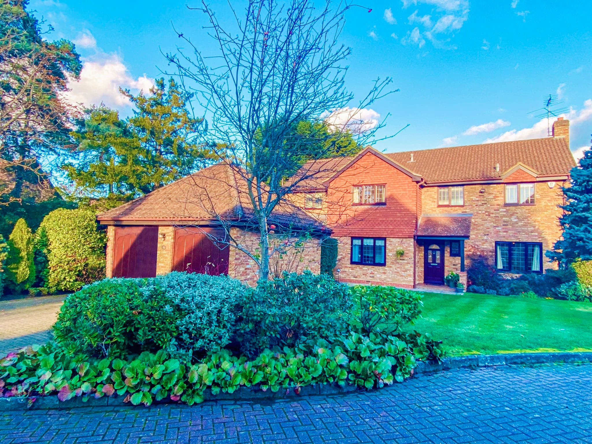 4 bed detached in Hook Heath